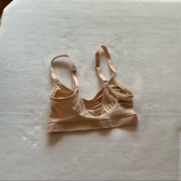 Skims Sculpting Bralette - Picture 7 of 8